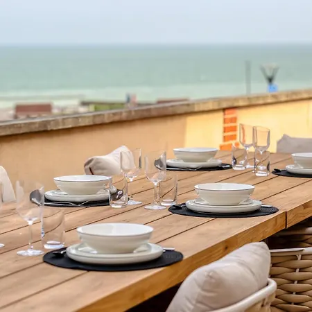 Sea View House With Terrasse In Les Roses Feriehus *