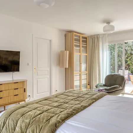 Feriehus Sea View House With Terrasse In Les Roses *
