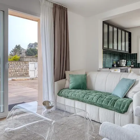 Sea View House With Terrasse In Les Roses *