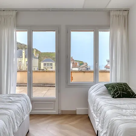 Feriehus Sea View House With Terrasse In Les Roses *